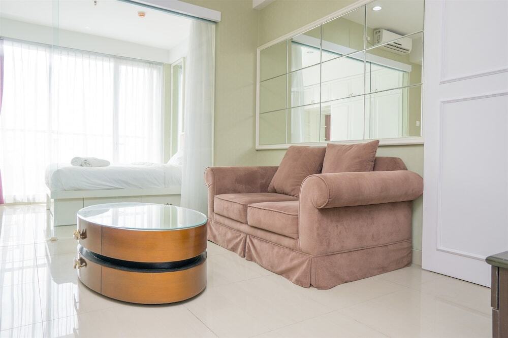 Бандунг: Spacious 1BR Dago Suites Apartment