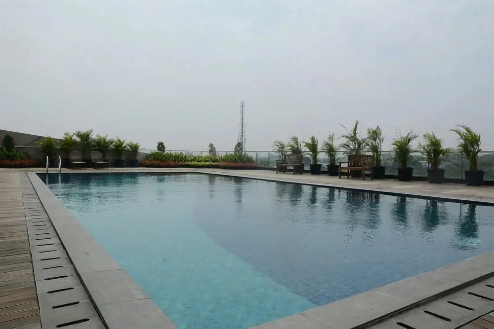 Южный Тангеранг: Homey Studio Room Tree Park Apartment near BSD City By Travelio