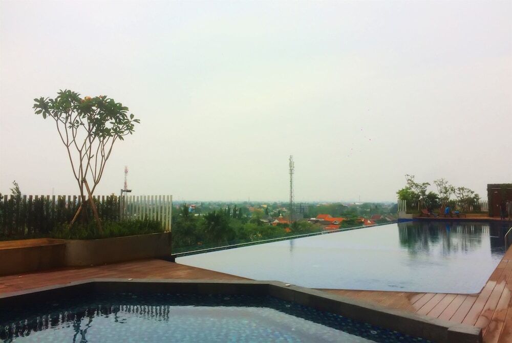 Тангеранг: Modern and Comfortable Studio Springwood Apartment
