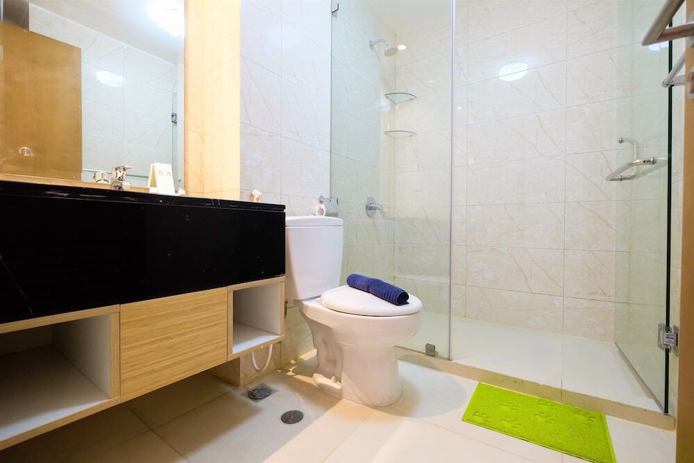 Джакарта: Classy 2BR The Mansion Apartment near JIEXPO