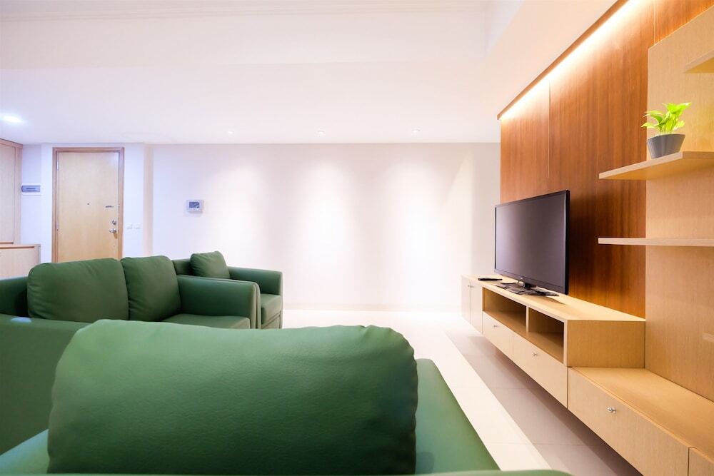 Джакарта: Classy 2BR The Mansion Apartment near JIEXPO