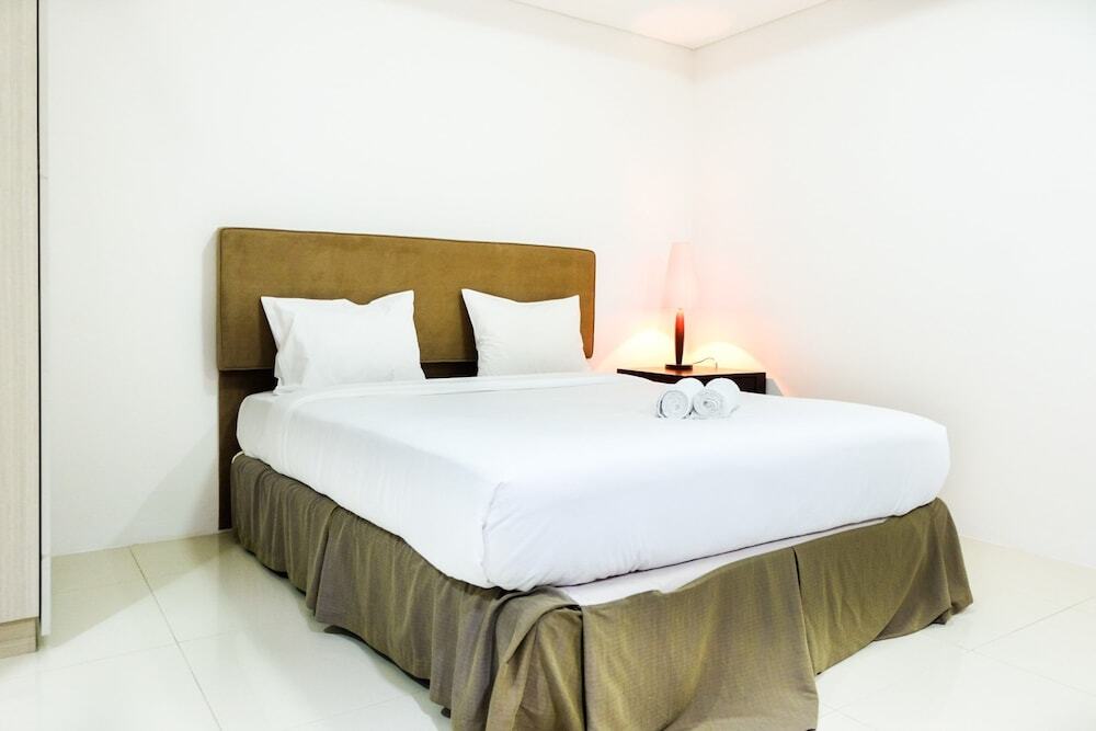 Джакарта: Cozy and Elegant 2BR Kemang Village Apartment By Travelio