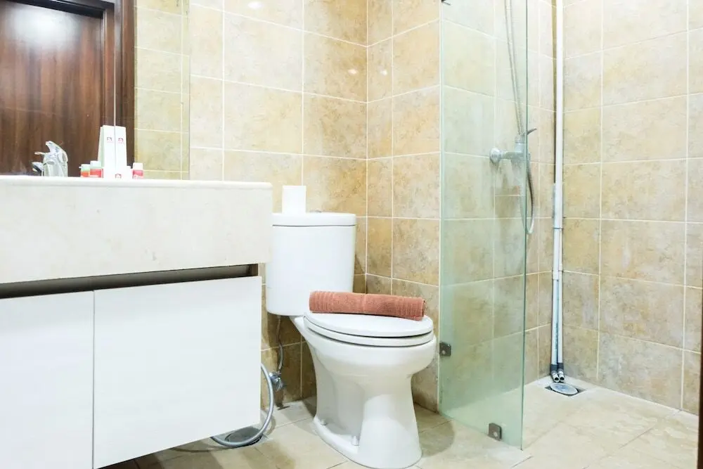 Джакарта: Cozy and Elegant 2BR Kemang Village Apartment By Travelio