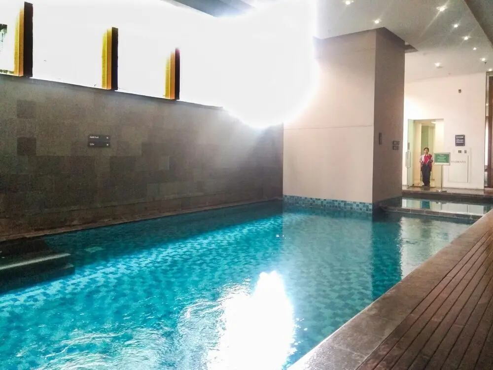 Джакарта: Cozy and Elegant 2BR Kemang Village Apartment By Travelio