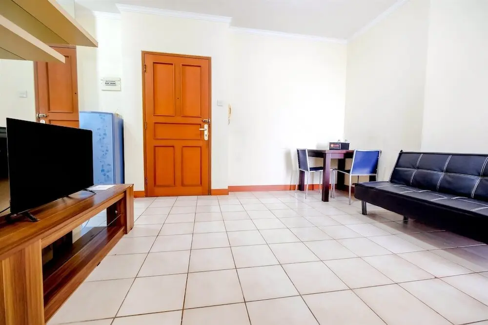 Джакарта: 2BR Apartment Gading Mediterania Residence with Android TV