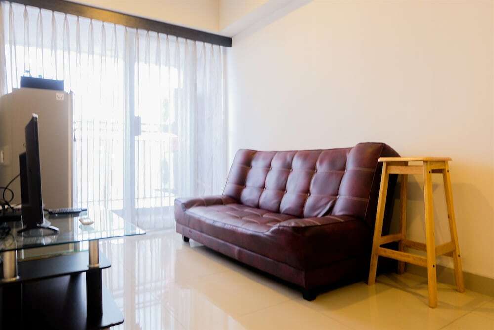 Джакарта: 1BR Apartment with Sofa Bed at The H Residence