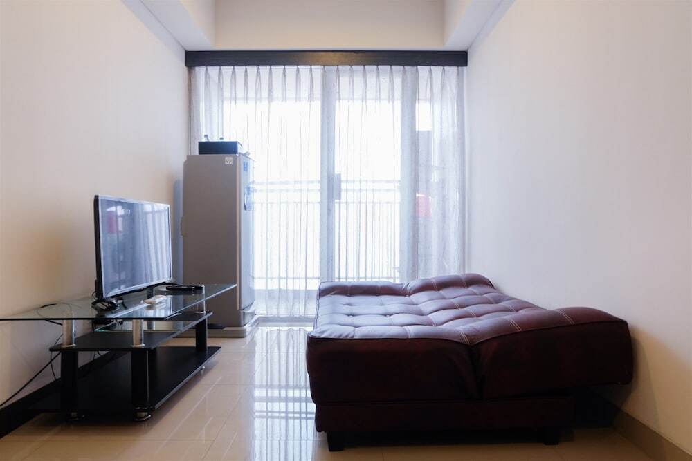 Джакарта: 1BR Apartment with Sofa Bed at The H Residence