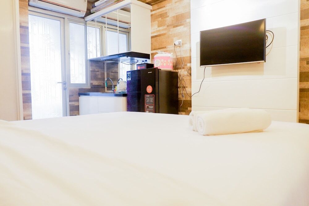 Сурабая: Minimalist Comfy Studio Apartment at Educity Pakuwon