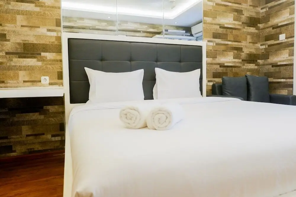 Сурабая: Minimalist Comfy Studio Apartment at Educity Pakuwon