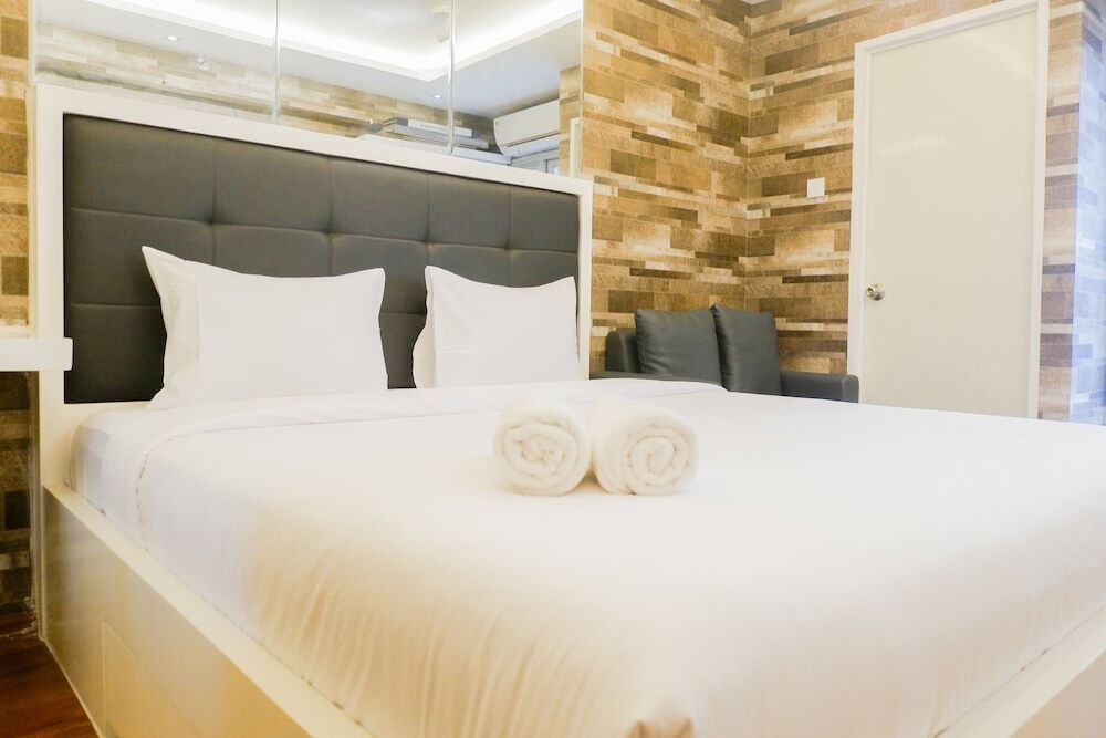 Сурабая: Minimalist Comfy Studio Apartment at Educity Pakuwon