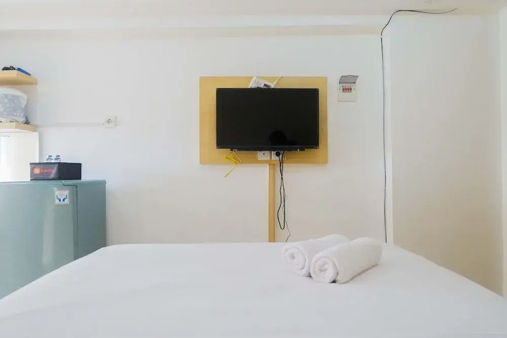Сурабая: Cozy and Simple Studio at Educity Apartment Pakuwon City