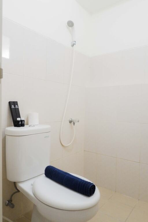 Сурабая: Cozy and Simple Studio at Educity Apartment Pakuwon City