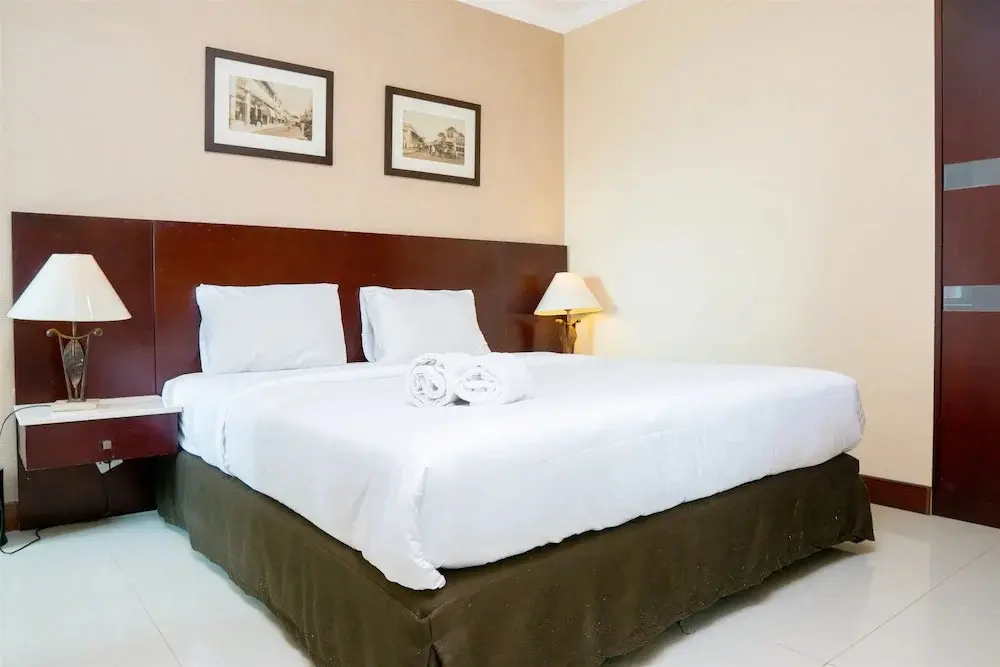 Бандунг: 2BR Apartment with Private Bathtub at Galeri Ciumbuleuit 1