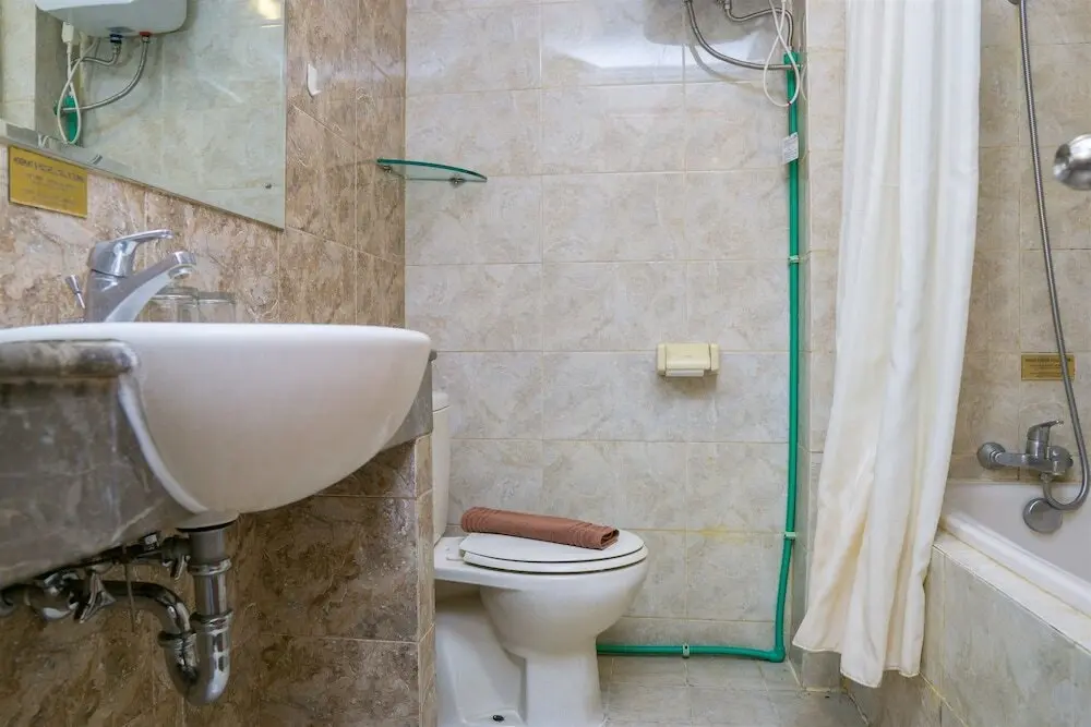 Бандунг: 2BR Apartment with Private Bathtub at Galeri Ciumbuleuit 1