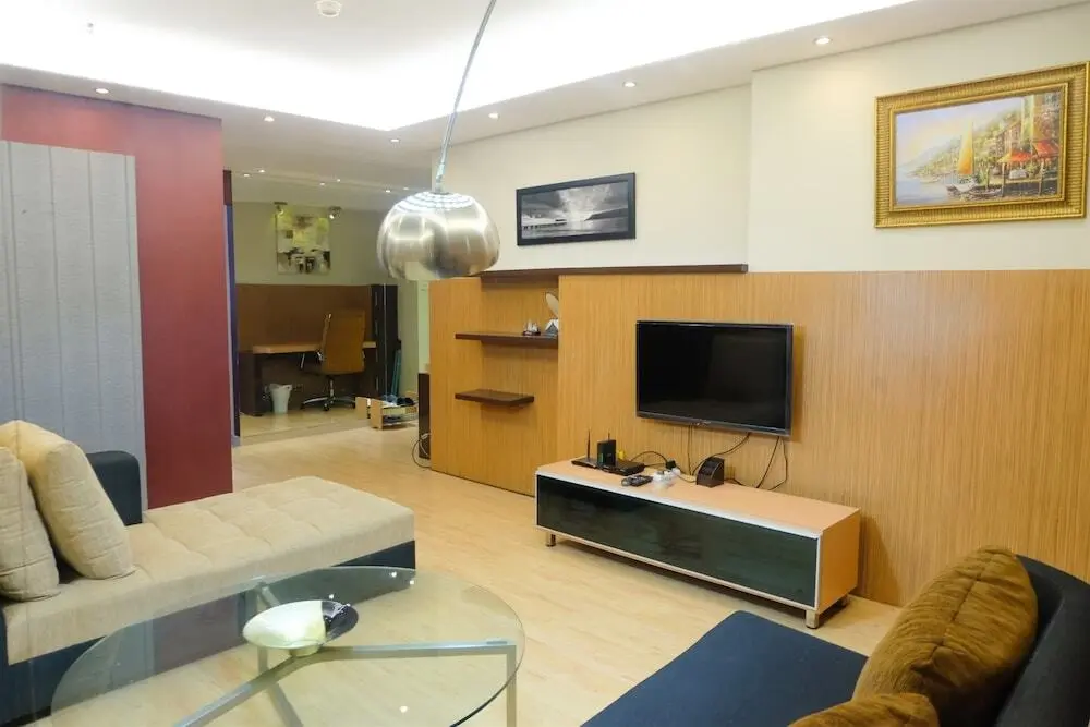 Джакарта: Best 1BR Apartment at Hampton's Park Residence