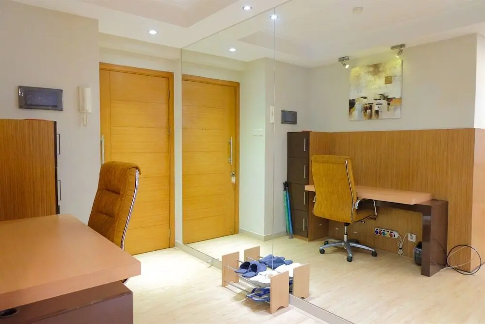 Джакарта: Best 1BR Apartment at Hampton's Park Residence