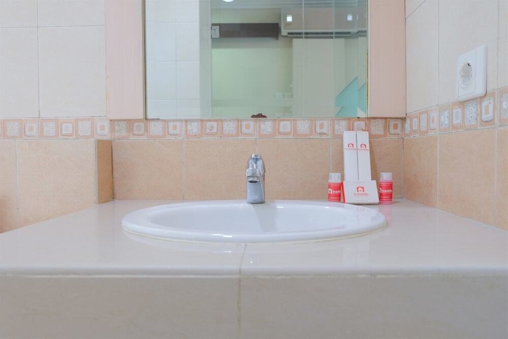 Джакарта: Best 1BR Apartment at Hampton's Park Residence