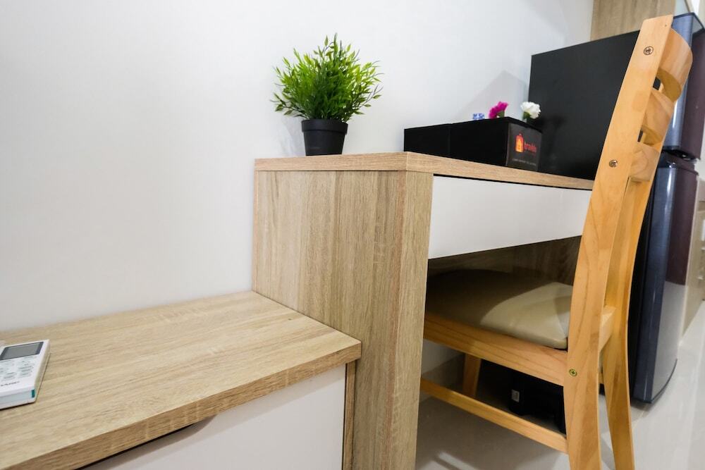 Тангеранг: New Furnished Studio Apartment Springwood Residence