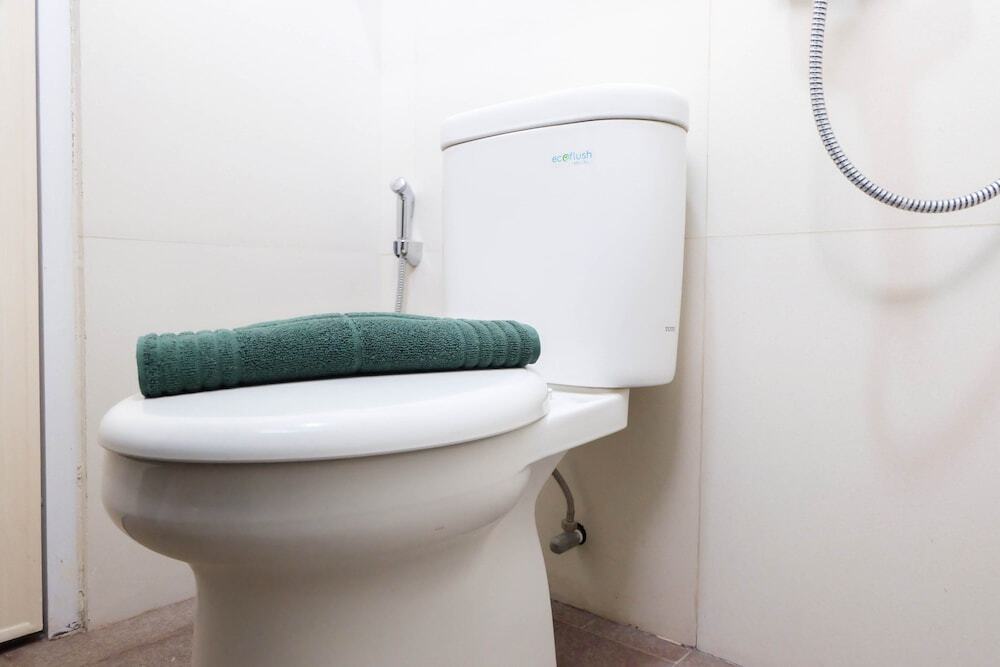 Джакарта: Connect to Pool 2BR Apartment at Bassura City