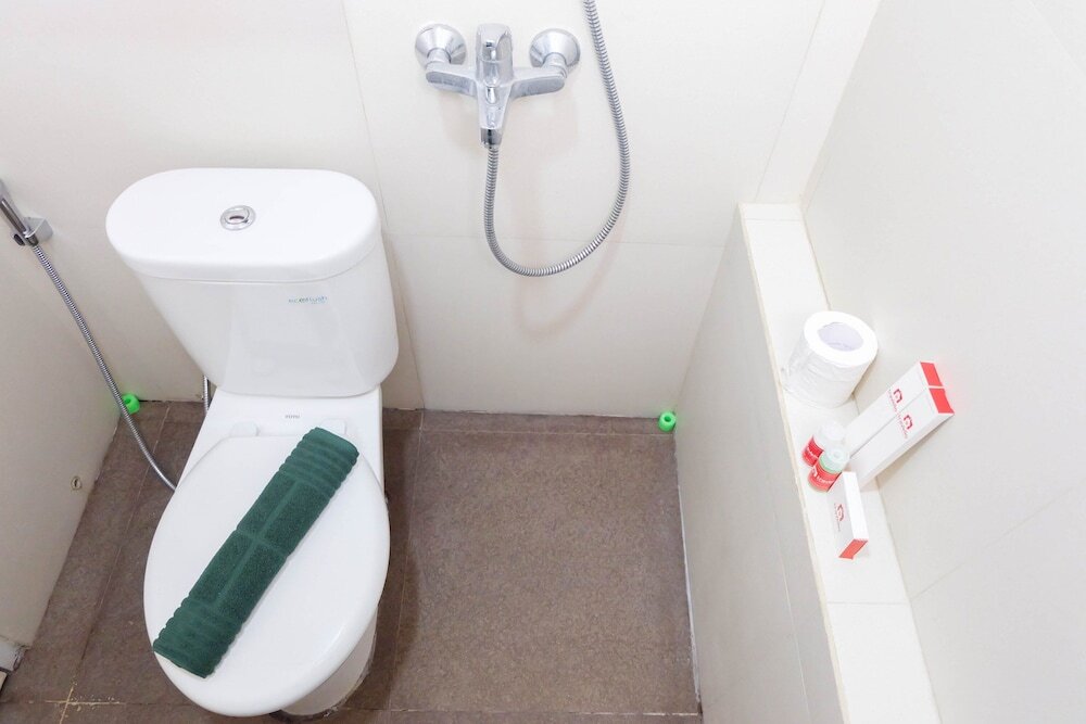 Джакарта: Connect to Pool 2BR Apartment at Bassura City