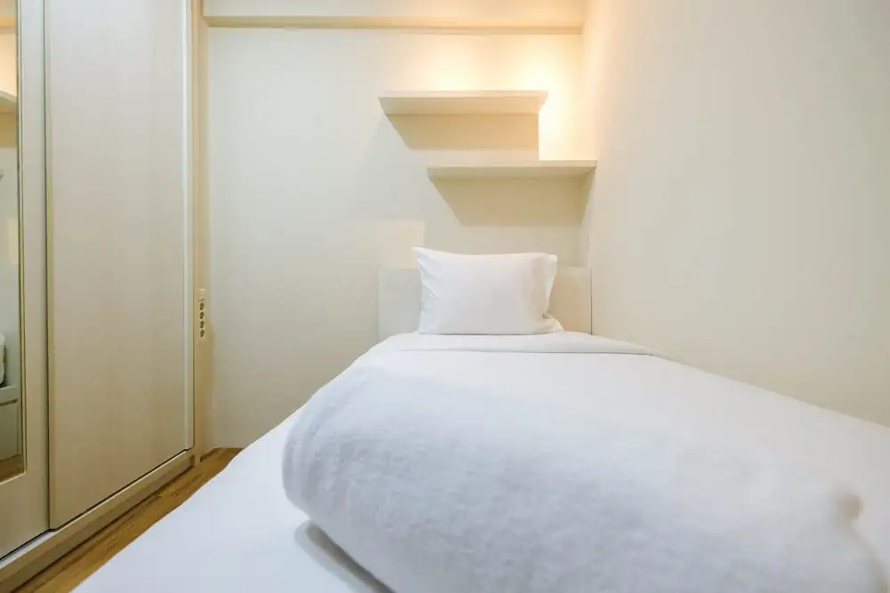 Джакарта: Connect to Pool 2BR Apartment at Bassura City