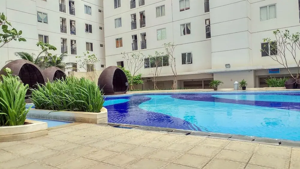 Джакарта: Connect to Pool 2BR Apartment at Bassura City