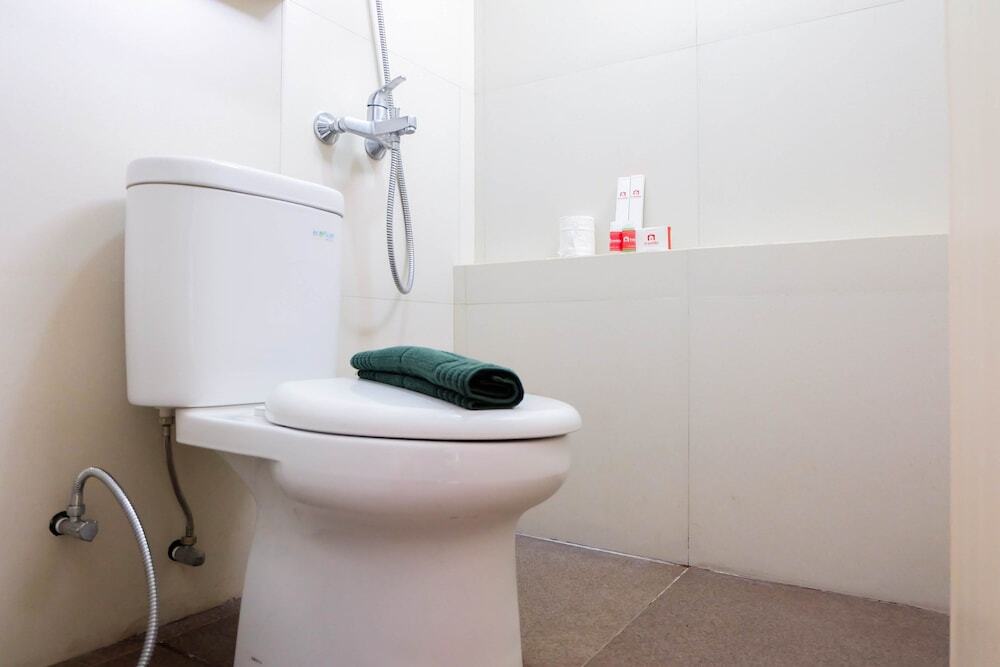 Джакарта: Connect to Pool 2BR Apartment at Bassura City