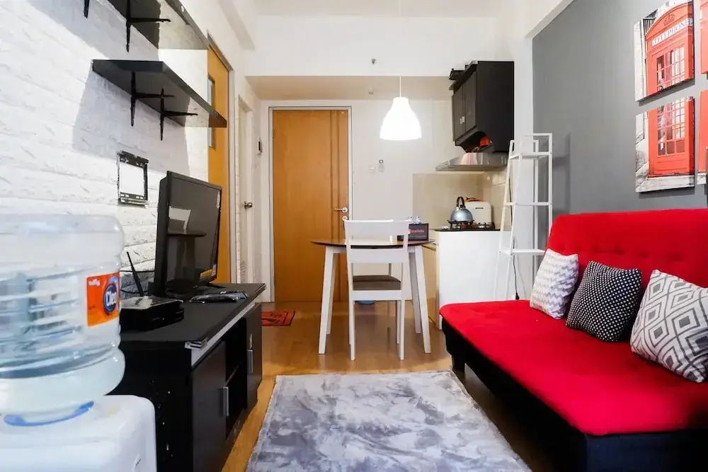 Сурабая: Elegant 2BR Apartment at Puncak Permai