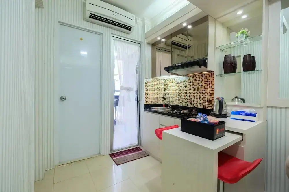 Джакарта: Comfy 2BR Bassura City Apartment Near Bassura Mall