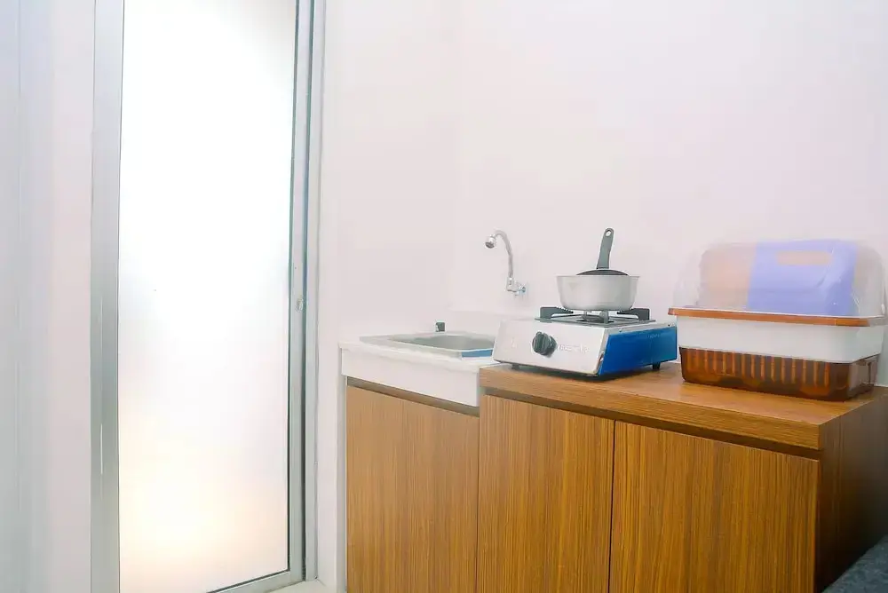Джакарта: 2BR Minimalist Bassura City Apartment By Travelio