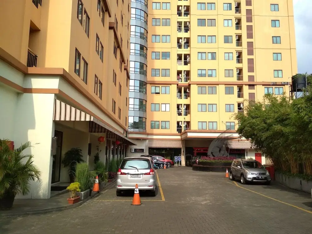 Antique 3BR at Grand Setiabudi Apartment — фото 1