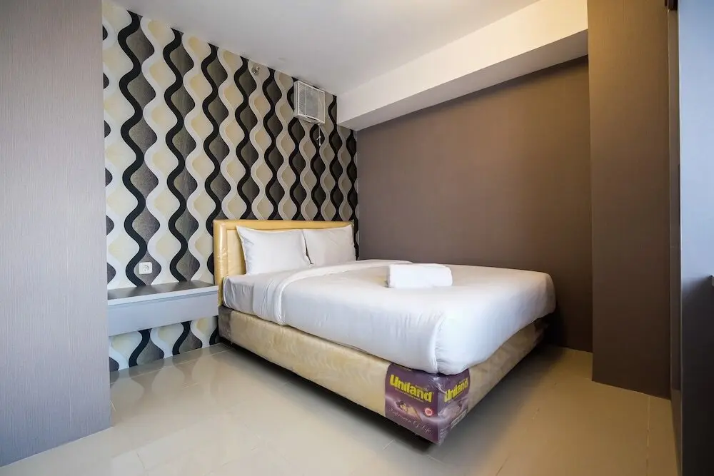 Джакарта: Modern and Comfort 2BR Bassura City Apartment