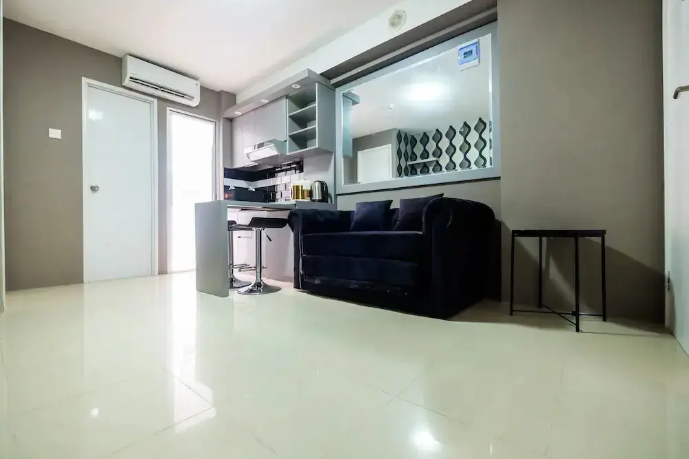 Джакарта: Modern and Comfort 2BR Bassura City Apartment