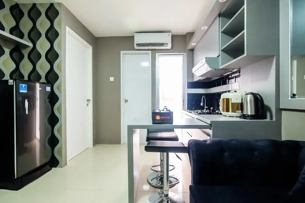Джакарта: Modern and Comfort 2BR Bassura City Apartment