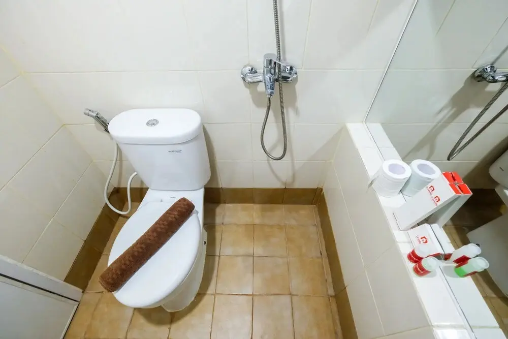 Джакарта: Modern and Comfort 2BR Bassura City Apartment