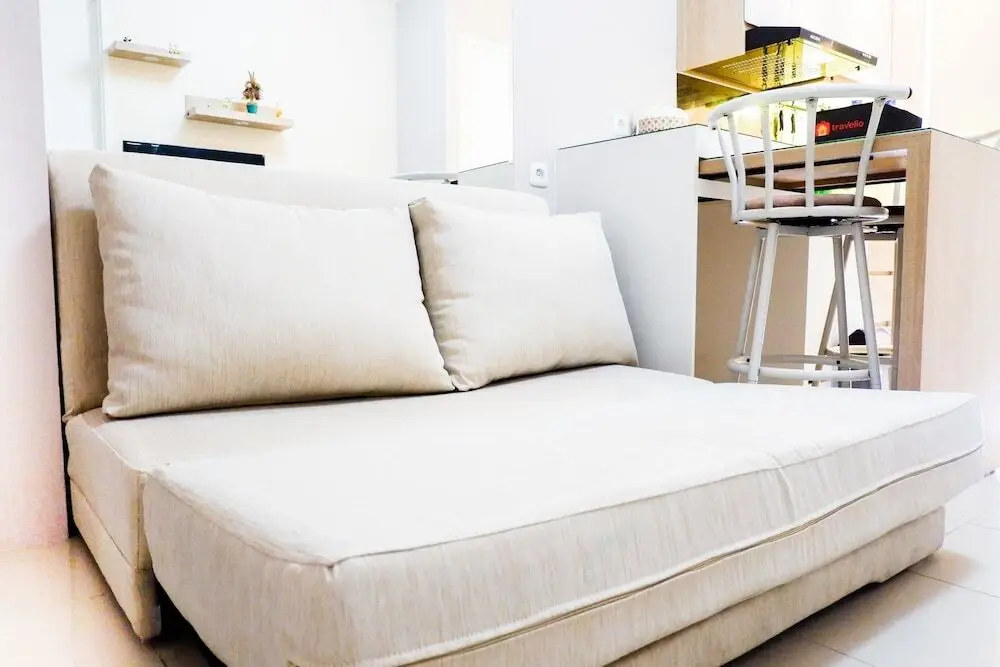 Джакарта: Modern and Comfy Design 2BR Bassura City Apartment