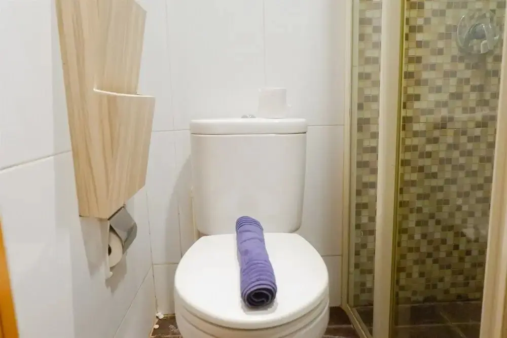 Сурабая: 2BR Apartment at Regency Condominium Connected to Cito Mall