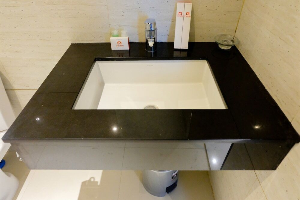 Южный Тангеранг: Chic 1BR Brooklyn Apartment near IKEA Alam Sutera
