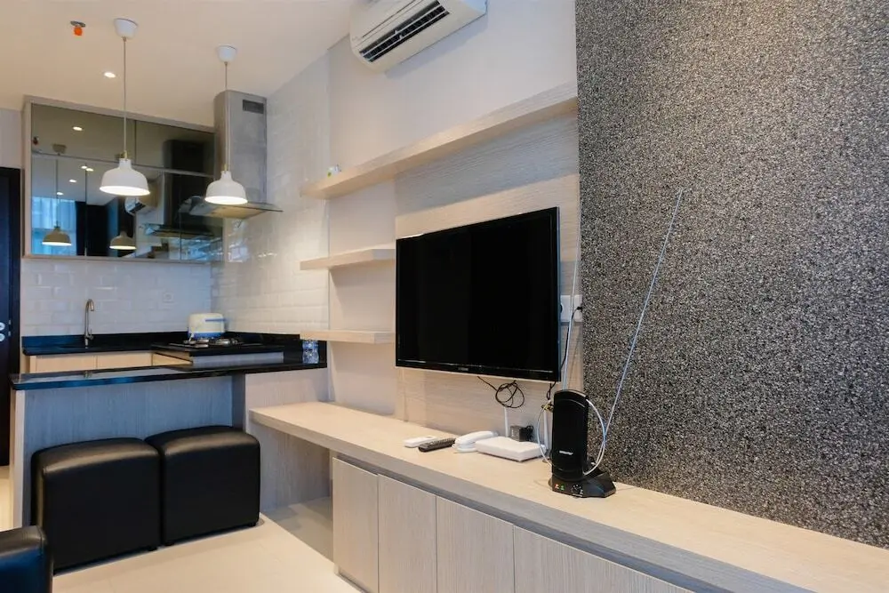 Южный Тангеранг: Chic 1BR Brooklyn Apartment near IKEA Alam Sutera