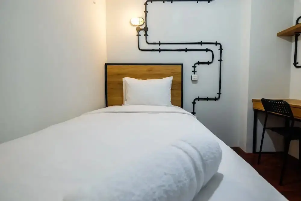 Джакарта: Vintage 2BR Bassura City Apartment