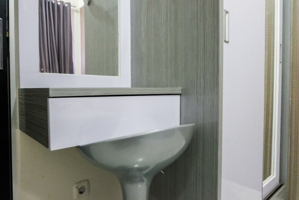 Джакарта: Minimalist 2BR Pancoran Riverside Apartment