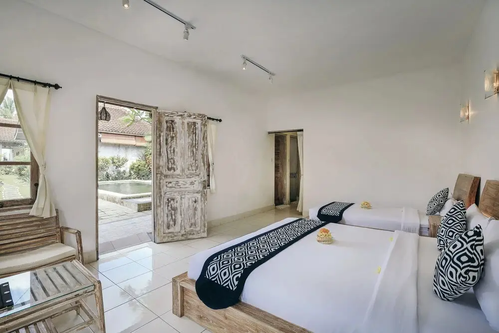 Убуд: Ubud Glassy Villa by Pramana Villas