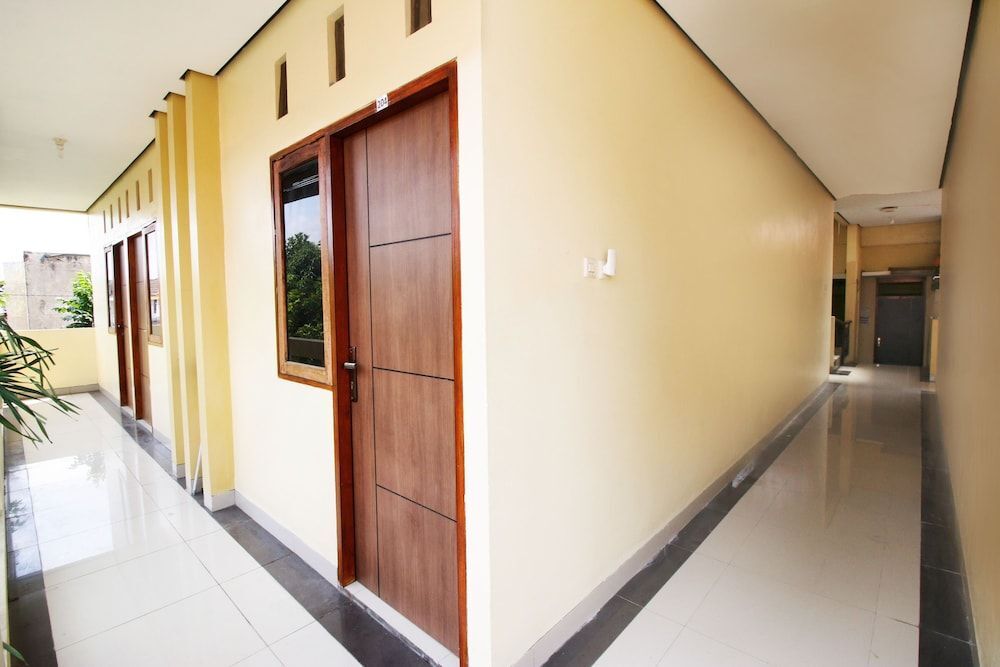 Сурабая: Airy Eco Syariah Wonokromo Ketintang 89G Surabaya