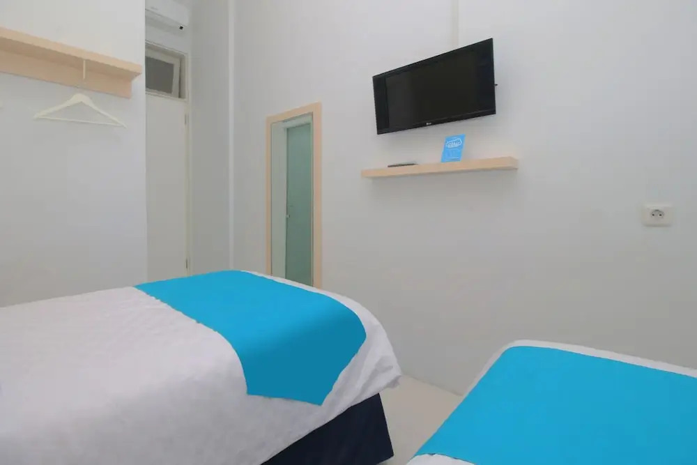 Сурабая: Airy Tegalsari Teuku Umar 21 Surabaya