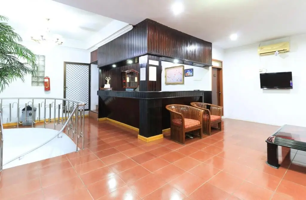 Макассар: New Valentino Hotel Makassar RedPartner