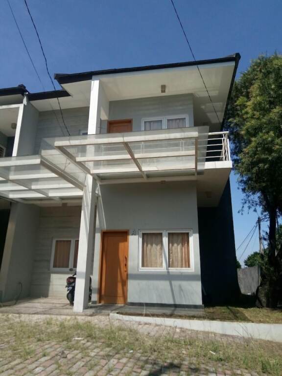 Бандунг: De Sutami Pasteur Villa by HouseinBandung