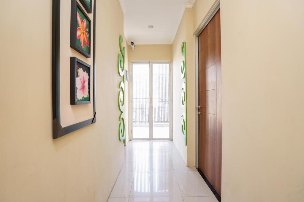 Сурабая: OYO 1169 Kupang Gunung Residence Syariah