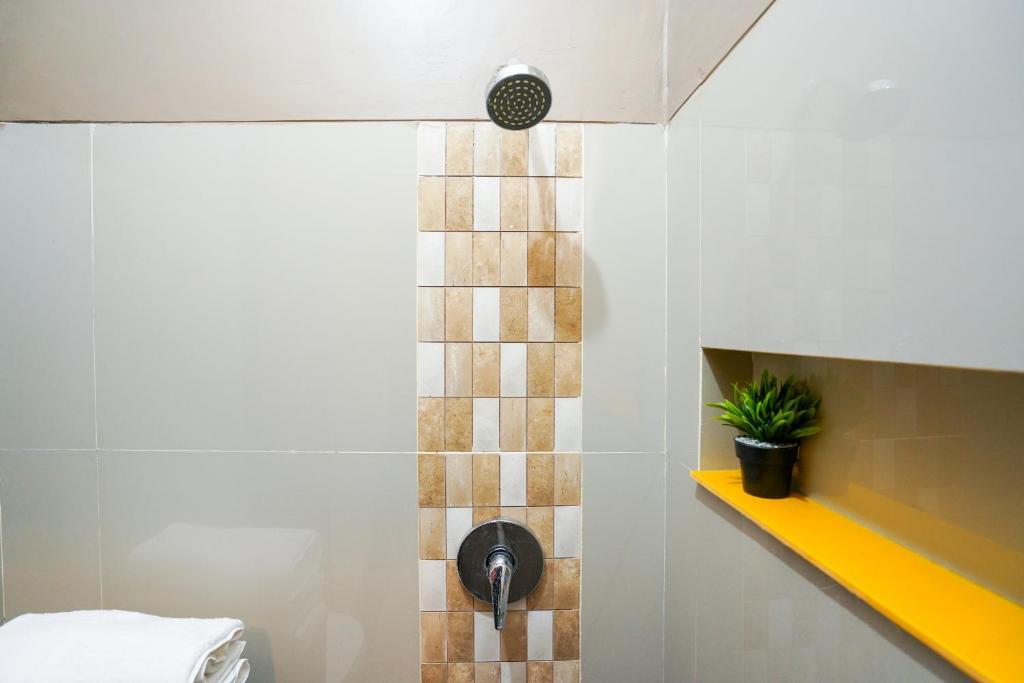 Сурабая: OYO 1169 Kupang Gunung Residence Syariah