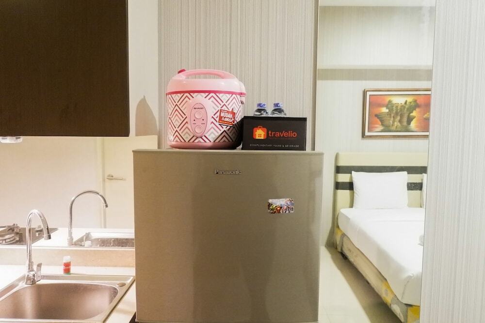 Сурабая: Private Studio Apartment Connected to Mall at Supermall Mansion