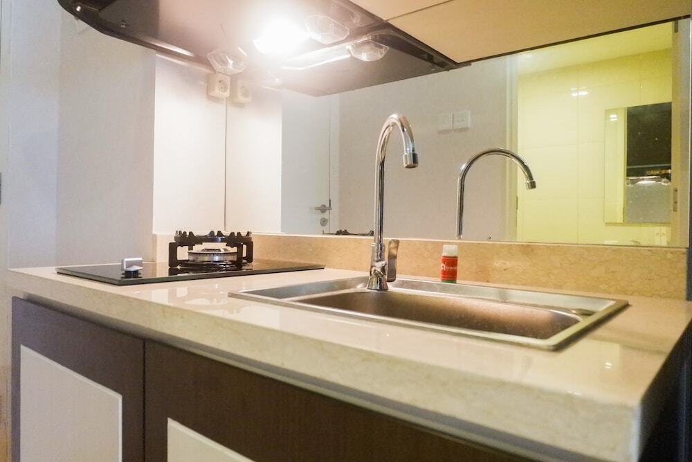 Сурабая: Private Studio Apartment Connected to Mall at Supermall Mansion